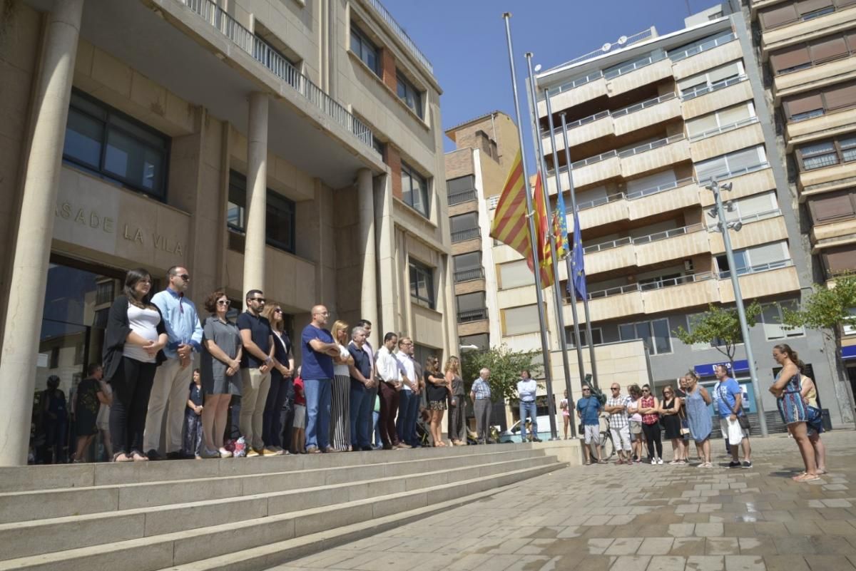 Toda la provincia de Castellón muestra en silencio su repulsa por los atentados