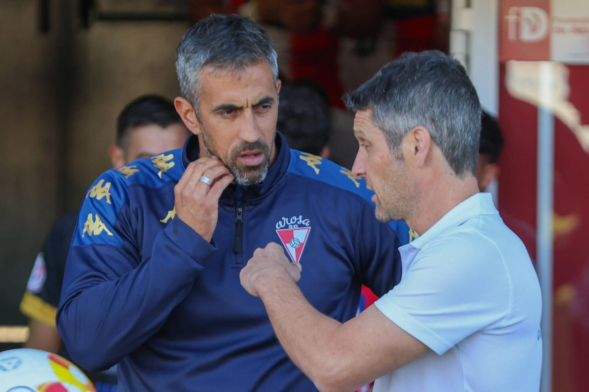 Las imágenes de la contundente victoria del Arosa al Barbadás (3-0)