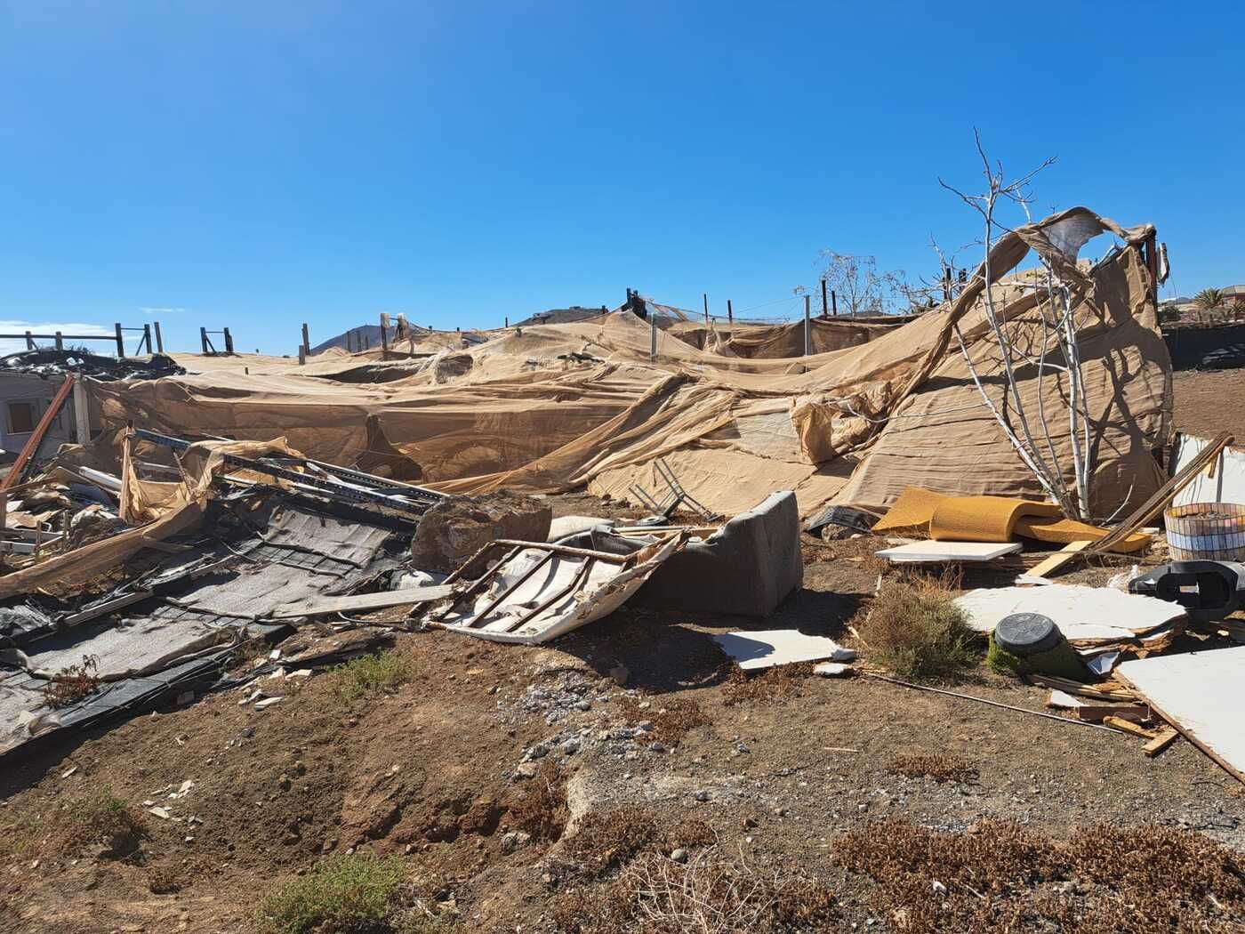 Vertidos ilegales en la urbanización Oasis de Vargas, en Agüimes