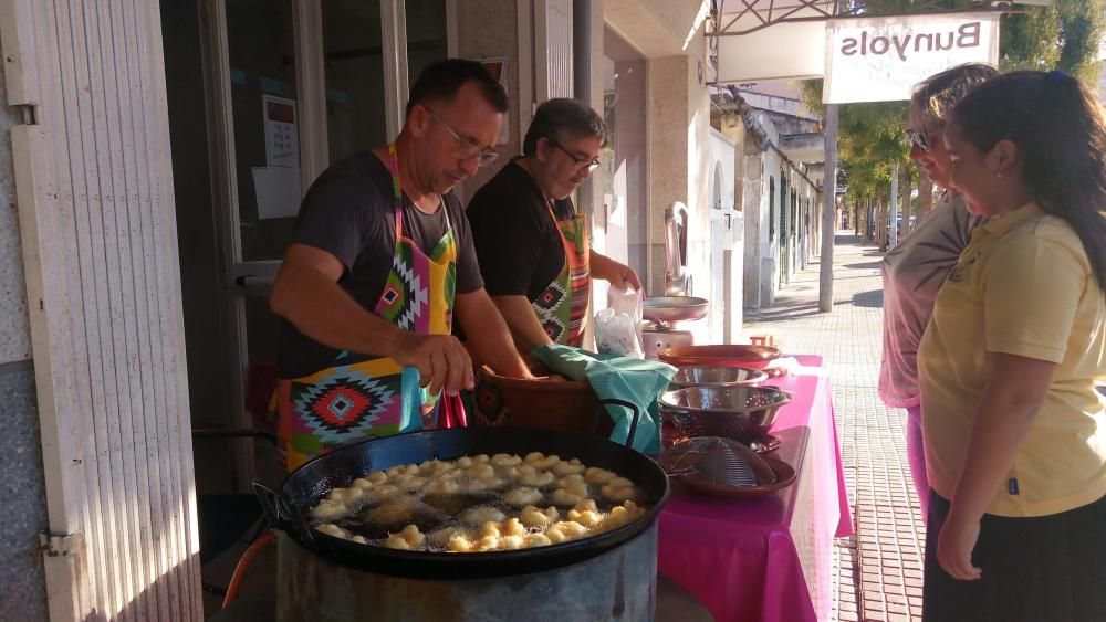 Wenn sich der Tag der Heiligen Ursula am 21. Oktober nähert, ist es auf Mallorca Zeit für "bunyols de vent". Das typische, nicht ganz leichte mallorquinische Herbstgebäck besteht aus einer Masse aus (Süß-)Kartoffeln, Mehl, Eiern, Hefe, Öl und Zucker, die in einem großen Topf frittiert wird.