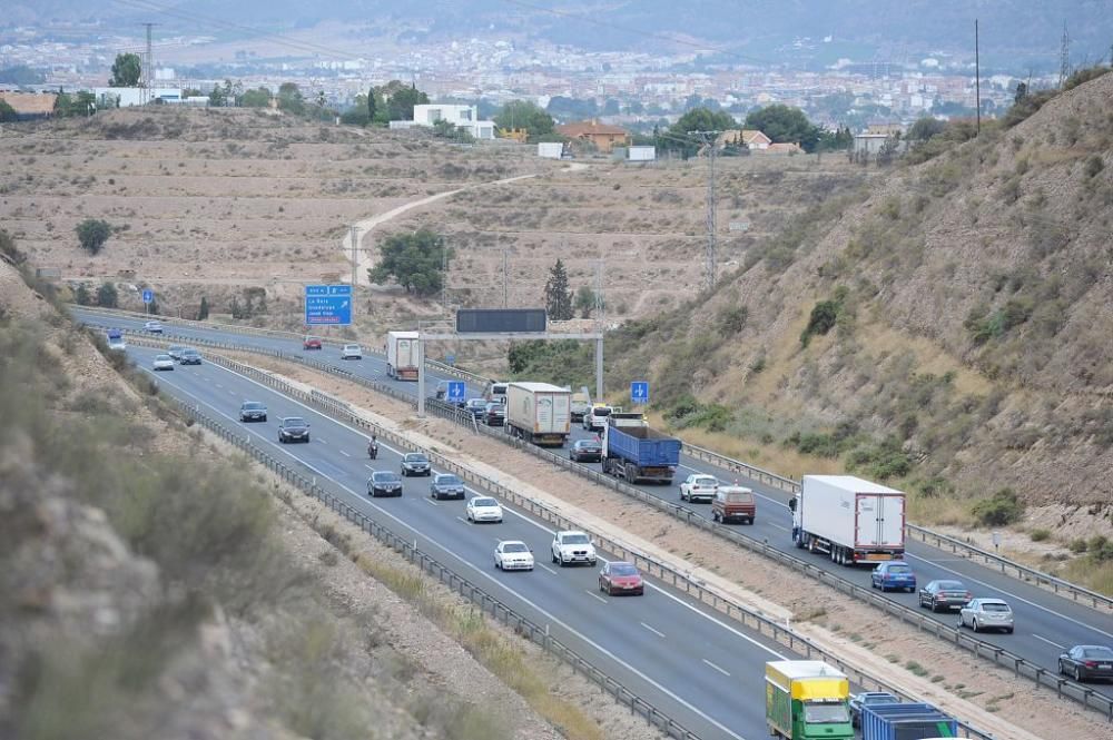 Atascos kilométricos tras el accidente de una furgoneta en la A7