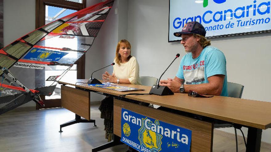 Inés Jiménez y Björn Dunkerbeck, durante la presentación.