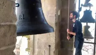 Muiñeiras y jotas a golpe de badajo para anunciar la Semana Santa en la Catedral