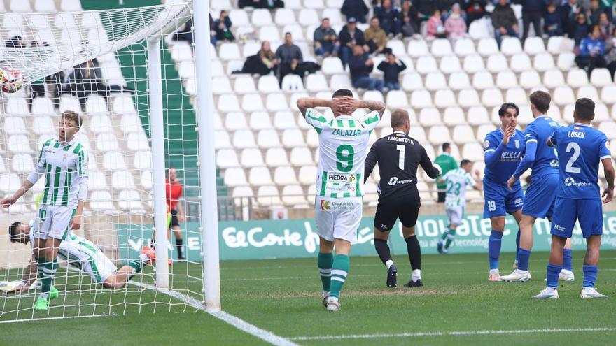 Lance del encuentro entre el Córdoba CF y el Melilla.