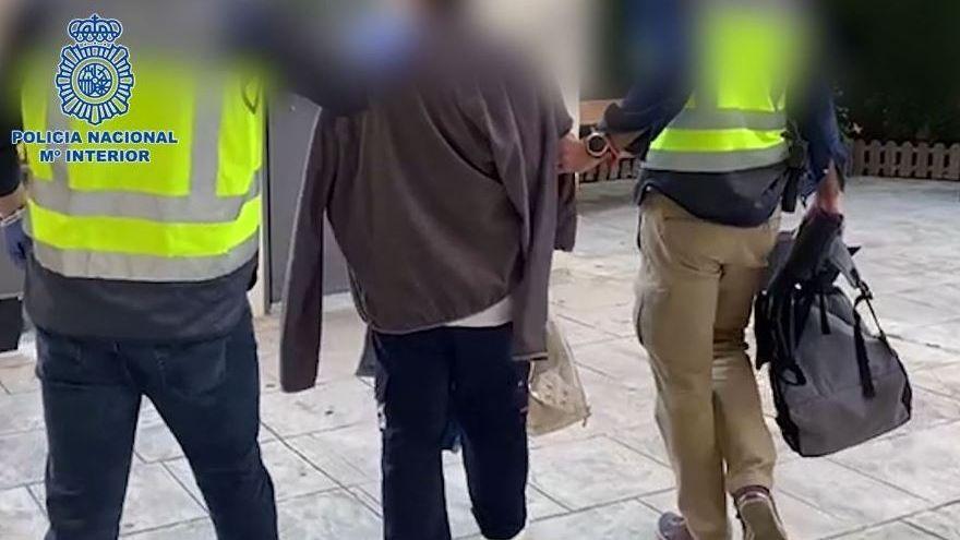 atracador La Policía Nacional detiene en Málaga a un histórico atracador al que se atribuye el robo de 130.000 euros en un banco de Ciudad Jardín.