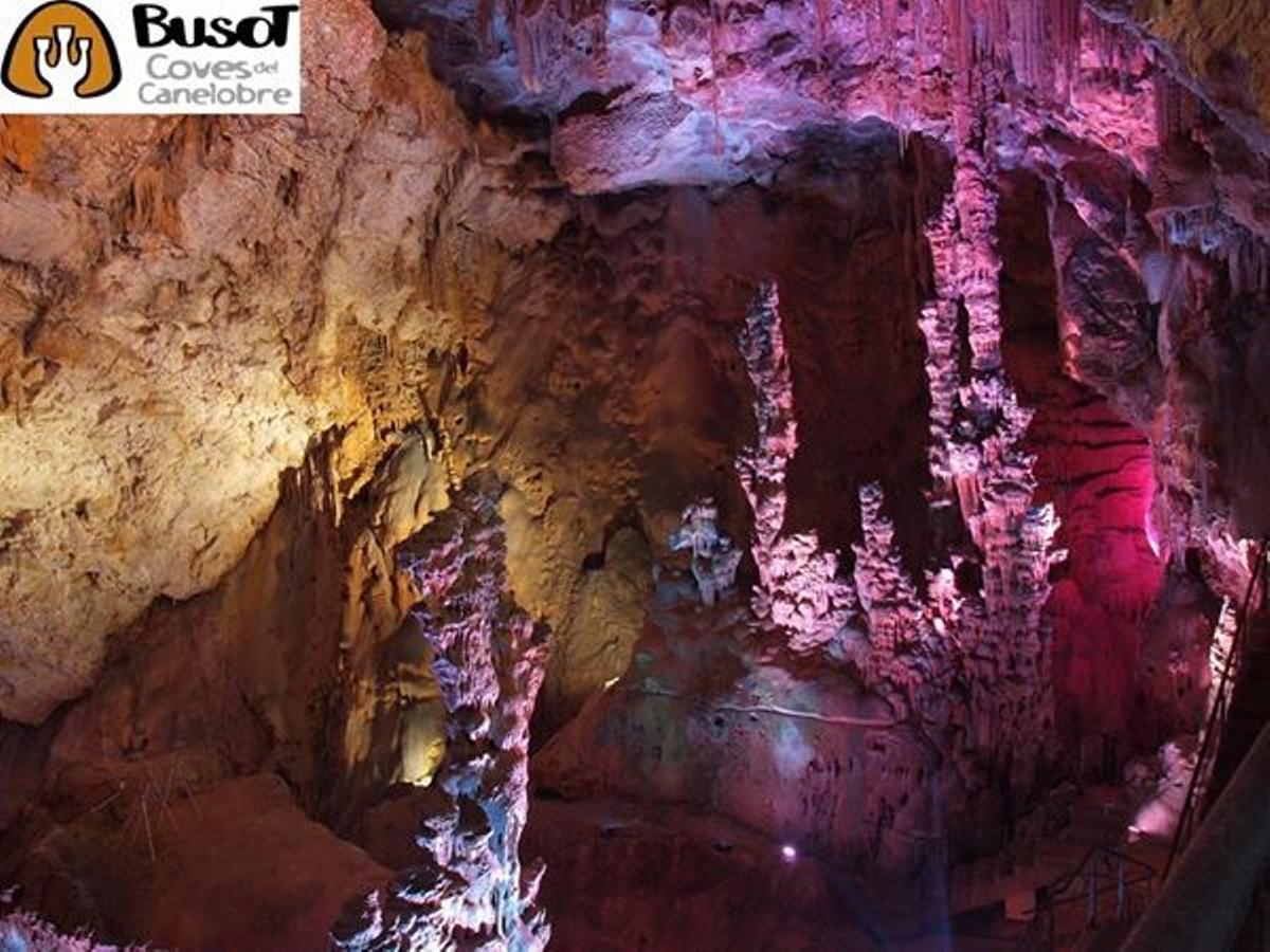 Las Cuevas del Canelobre alberga una de las bóbedas más altas de España, con una altura de 70 metros.