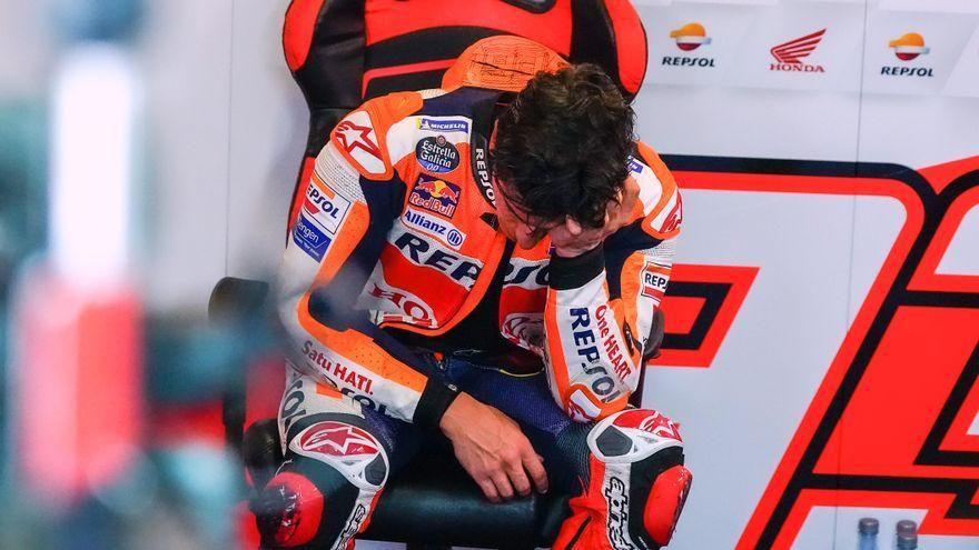 Marc Márquez (Honda), destrozado tras la carrera de Portugal.