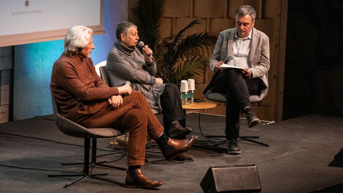 Vladímir Sorokin, Liudmila Ulítskaya y Xavi Ayén, en el CCCB, este lunes.