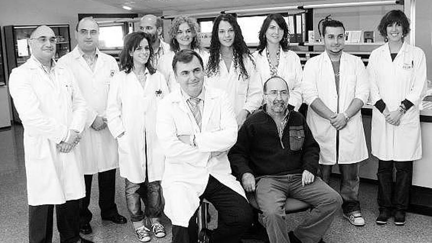 El equipo de investigación que participó en el hallazgo de nuevas células madre; sentados, Vizoso y Carlos Rodríguez.
