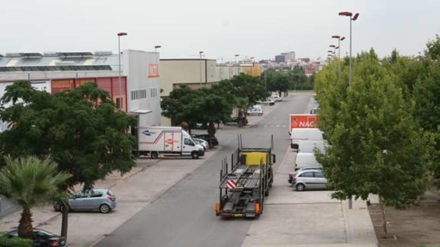 Una de las calles de las zonas industriales de Alaquàs.
