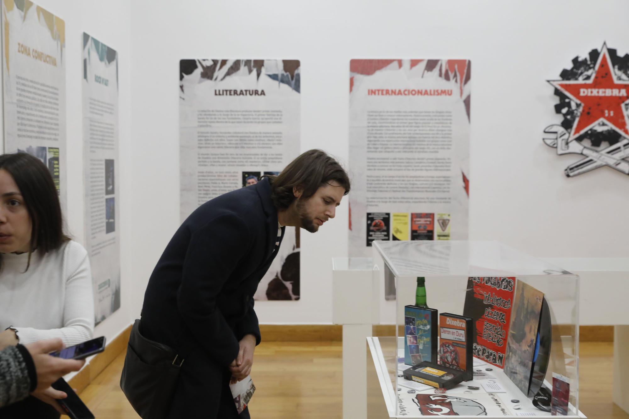 Exposición sobre "Dixebra" en el Antiguo Instituto de Gijón