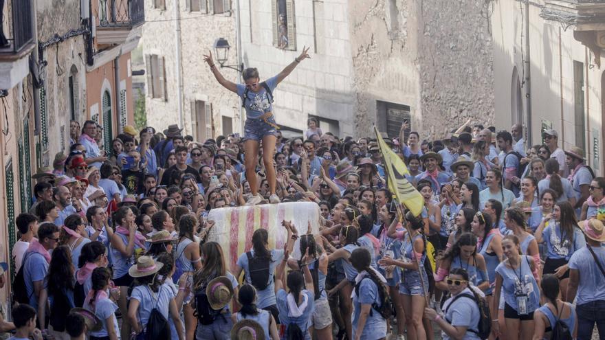 FOTOS | Embala&#039;t de Sencelles: búscate en la fiesta de la paja del verano mallorquín