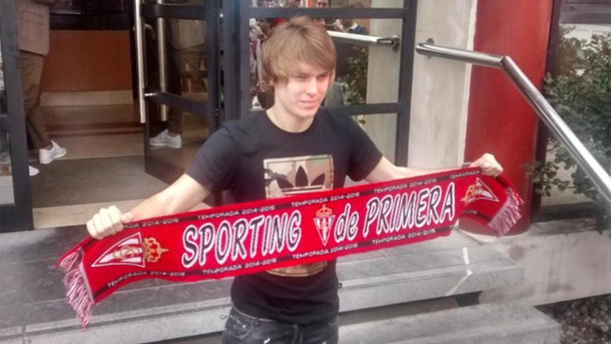 Halilovic ya posó con la bufanda del Sporting