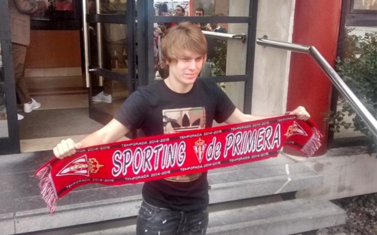 Halilovic ya posó con la bufanda del Sporting
