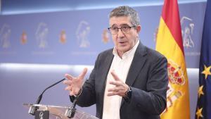 El portavoz del PSOE en el Congreso, Patxi López, durante su rueda de prensa de este martes.