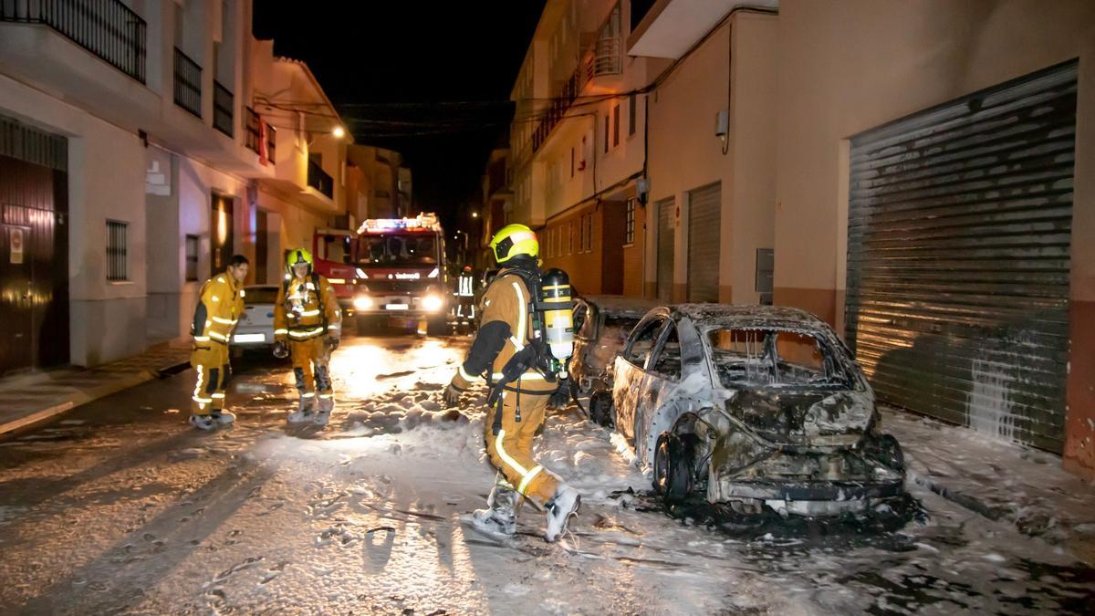 Arden dos coches en Teulada