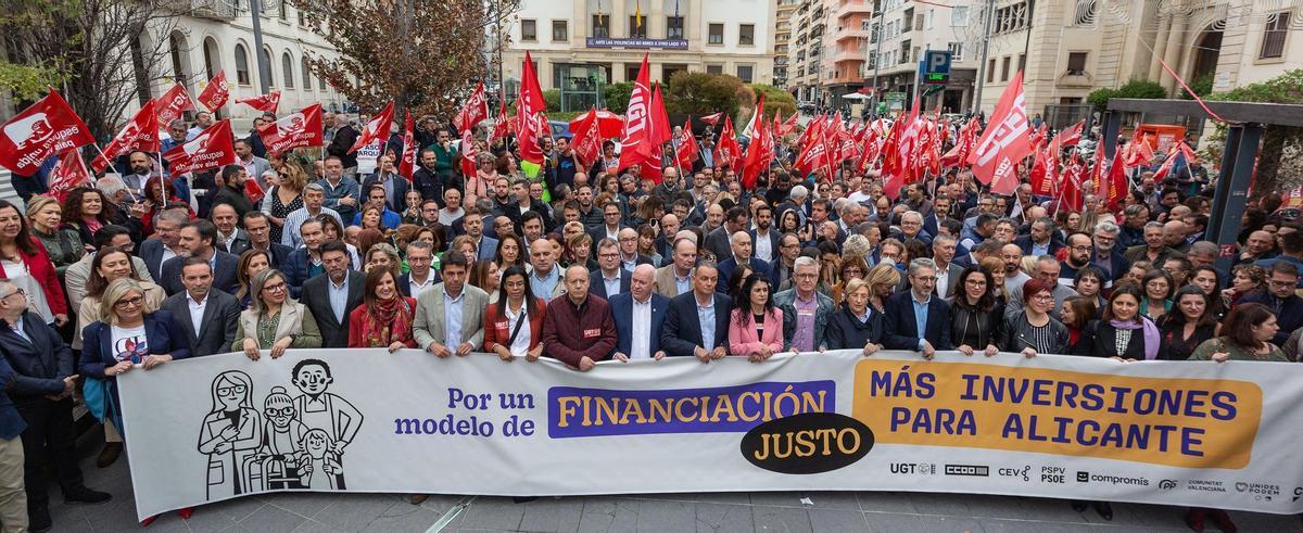 La concentración para protestar por la falta de inversiones del estado en Alicante celebrada en noviembre de 2022.