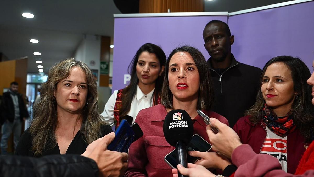 Irene Montero y Ione Belarra, y la candidata de los morados a la Presidencia de Aragón el 8F, María Goicoechea, en un acto en Zaragoza el 17 de enero.