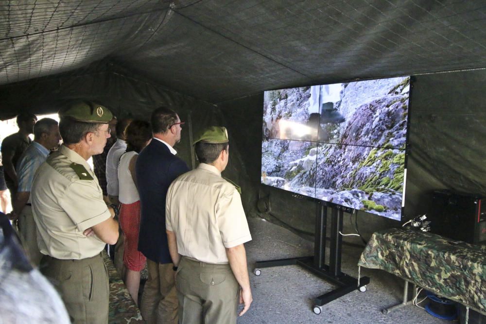 Exposición de vehículos y material militar en Orih