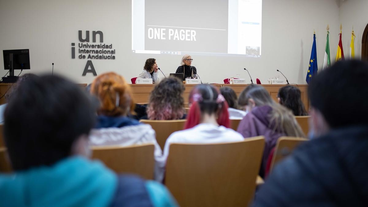 Alumnos de másteres de UNIA durante una sesión formativa.