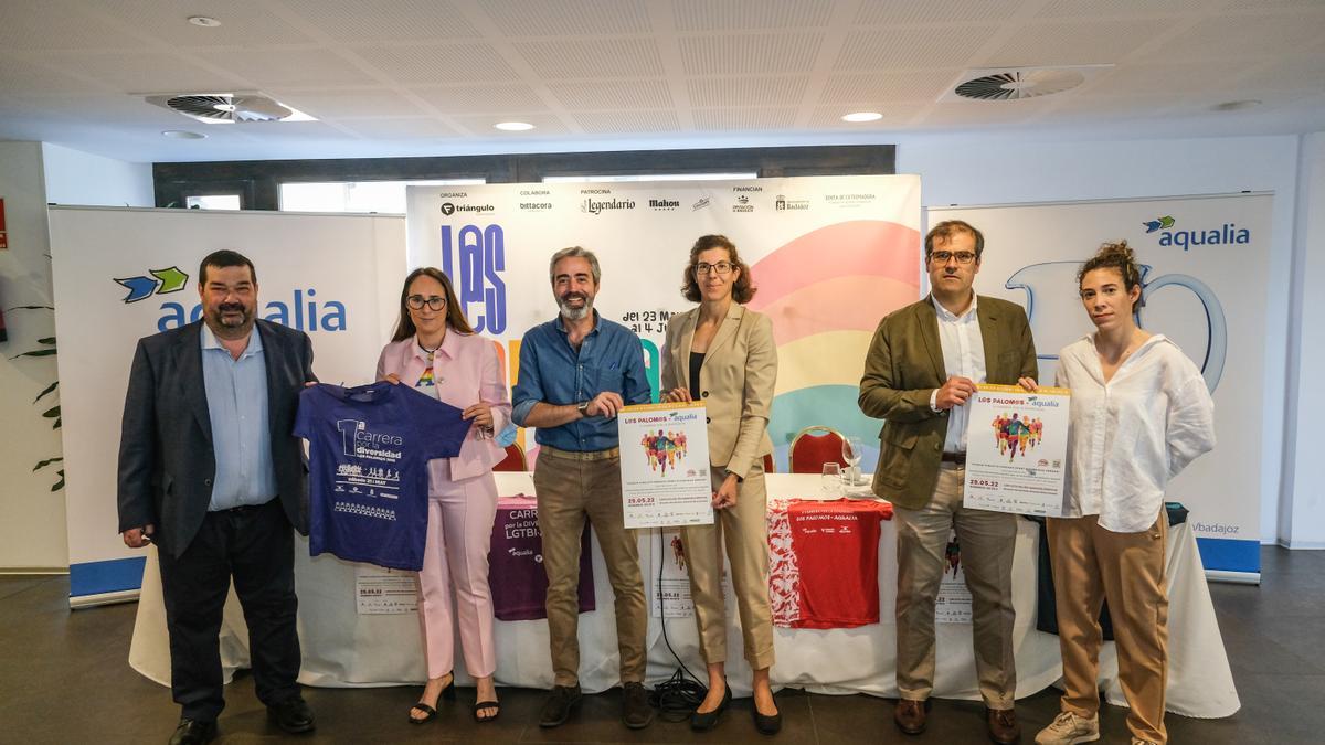 Asistentes a la presentación de la VI Carrera por la Diversidad de Los Palomos, ayer.