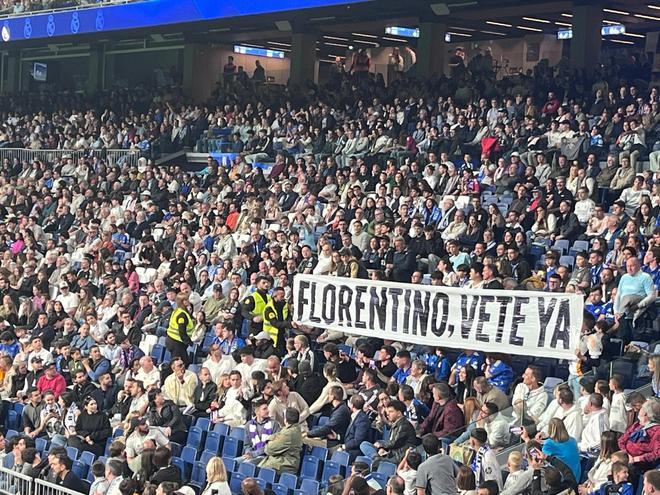 El Bernabéu saca de quicio a Florentino y aparecen pancartas en su contra: "Florentino, vete ya!