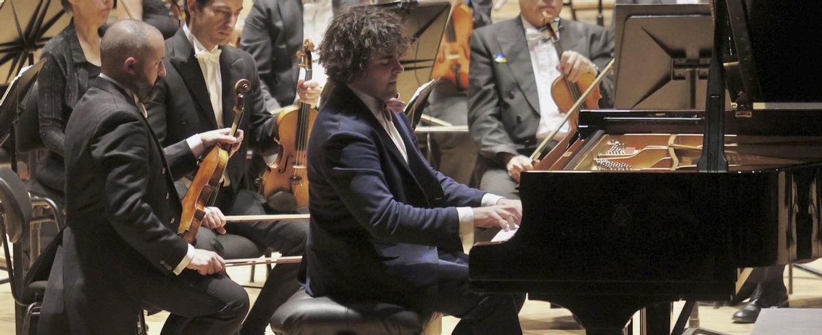 Martín García, ayer, durante su concierto con la OSPA en el Auditorio Príncipe Felipe. | IRMA COLLÍN
