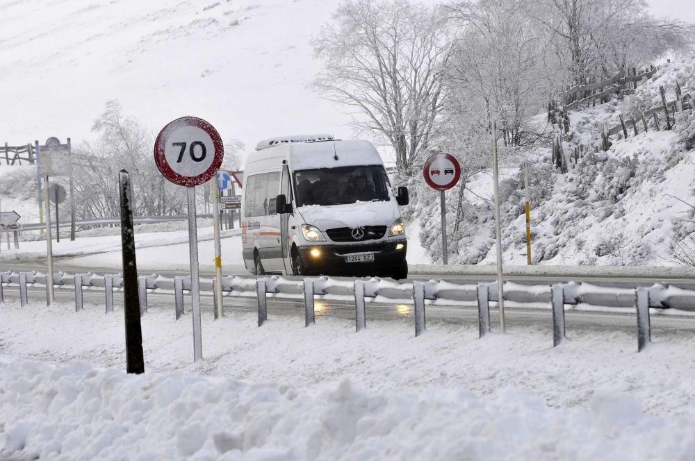 Asturias bajo el primer manto de nieve del año