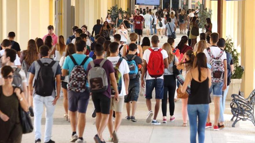 Arranca el curso en la UEx con nuevo grado y elecciones