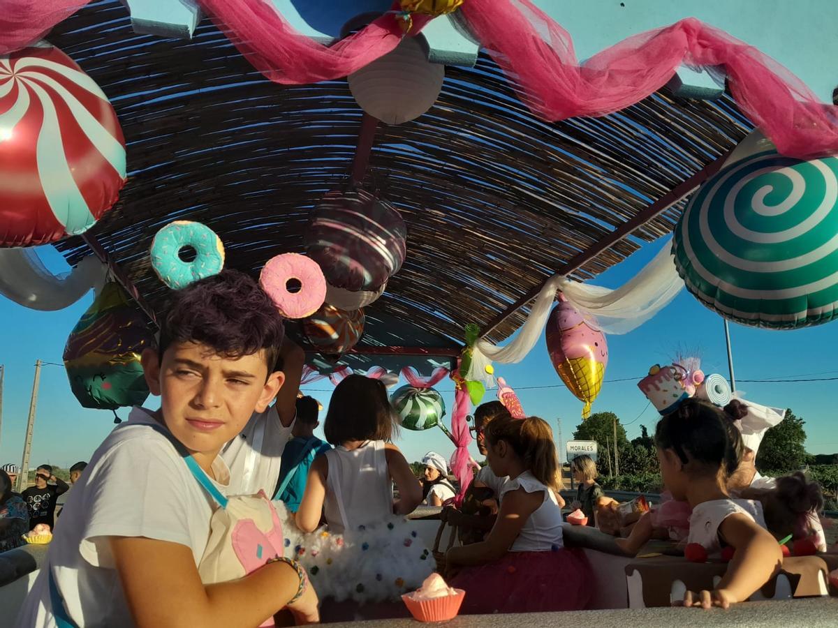 GALERÍA | Morales de Toro se mete de lleno en las fiestas con un desfile de carrozas y disfaces GALERÍA | Morales de Toro se mete de lleno en las fiestas con un desfile de carrozas y disfaces