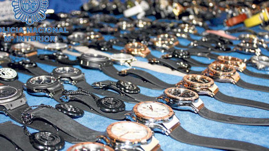Parte de los relojes sustraídos, tras ser recuperados por la Policía Nacional.