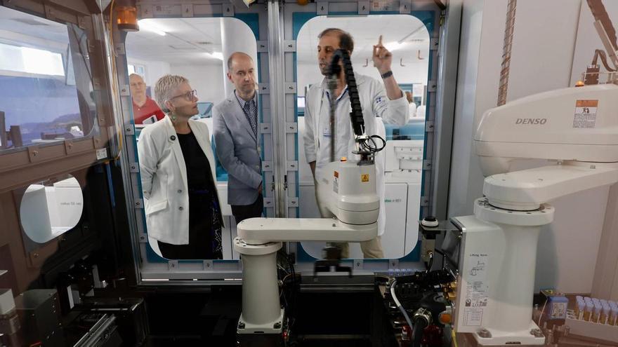 El laboratorio de Análisis Clínicos de Cabueñes procesa 2.500 muestras al día y ya acumula más de 145.200 desde febrero: "Es el más puntero de Asturias"