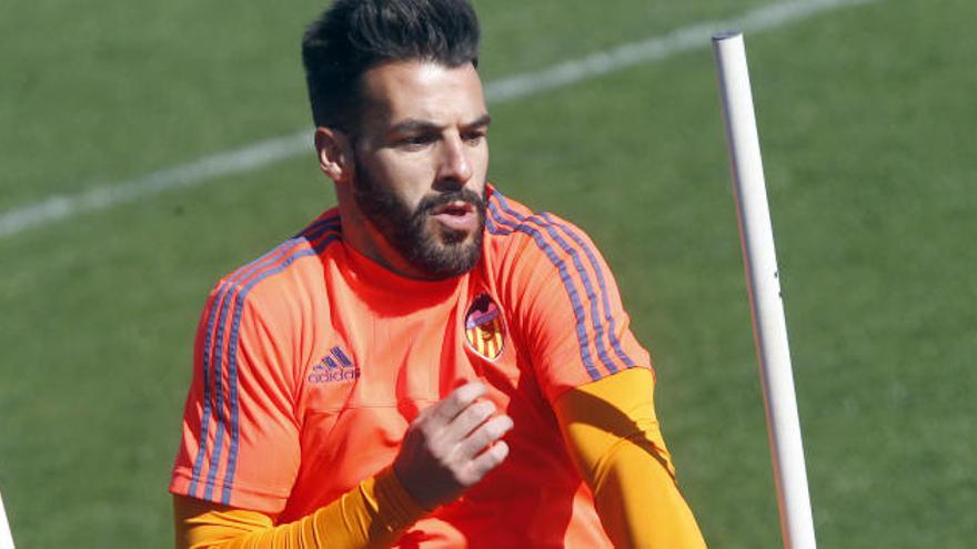 Negredo se perfila titular en la delantera junto a Alcácer