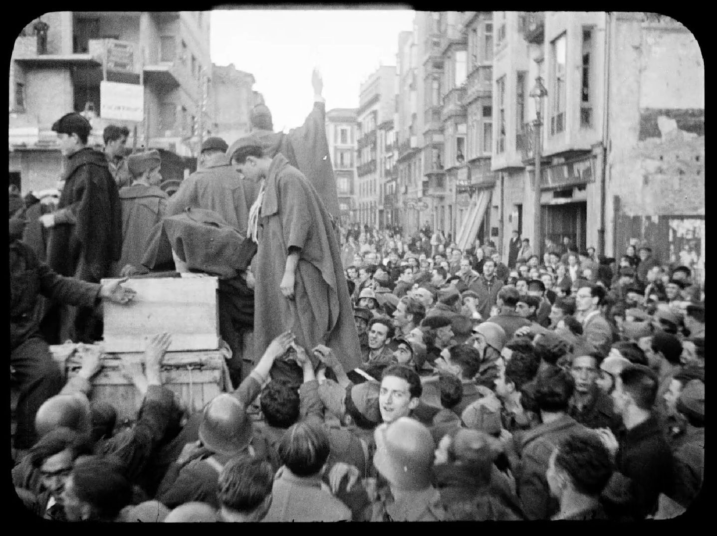 La entrada en Oviedo de las tropas nacionales. 2 de noviembre de 1936