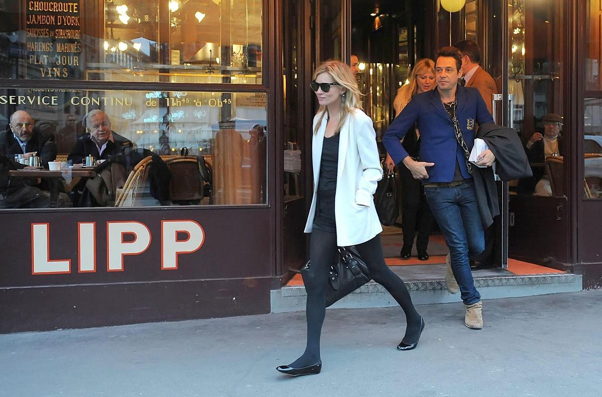 Kate Moss y Jamie Hince, enamorados en París