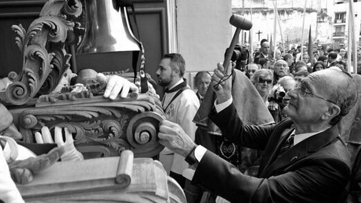 El alcalde de Málaga, Francisco de la Torre, en una salida procesional.