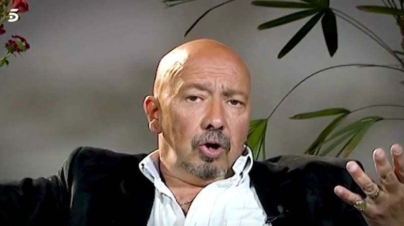 Han sido incontables las veces que el padre de Chenoa ha atacado a su hija.