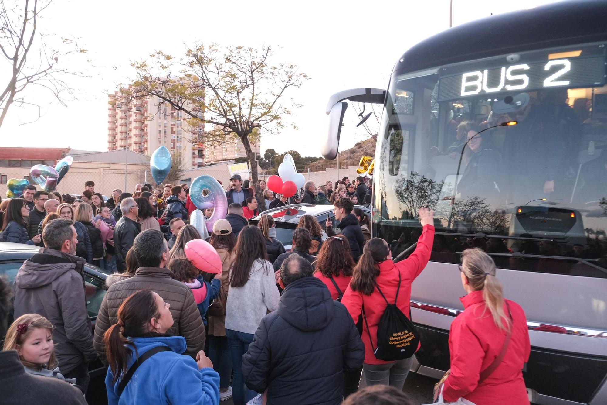 Así han recibido a las candidatas a Bellea del Foc a su llegada a Alicante tras sus convivencias en Murcia