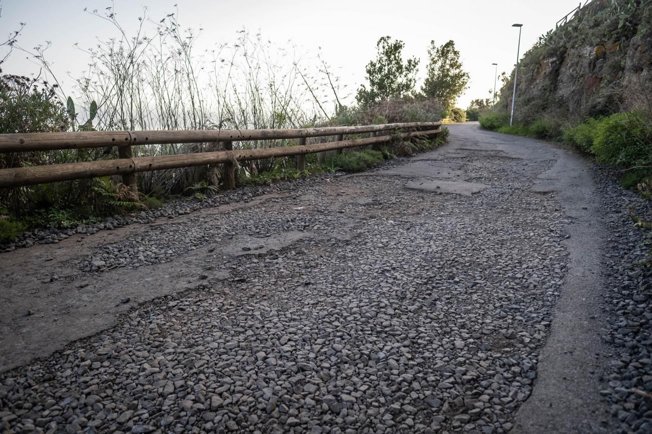 Desperfectos en la vía de acceso a la Mesa Mota