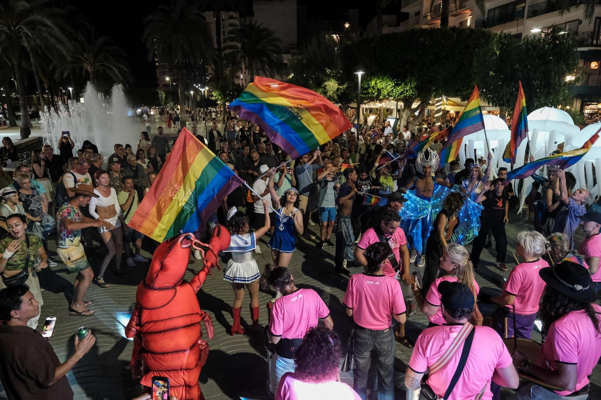 Pasacalles en Sant Antoni del Iconos Ibiza Pride