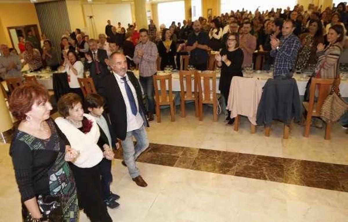 Maricuela, una rosa roja de 100 años