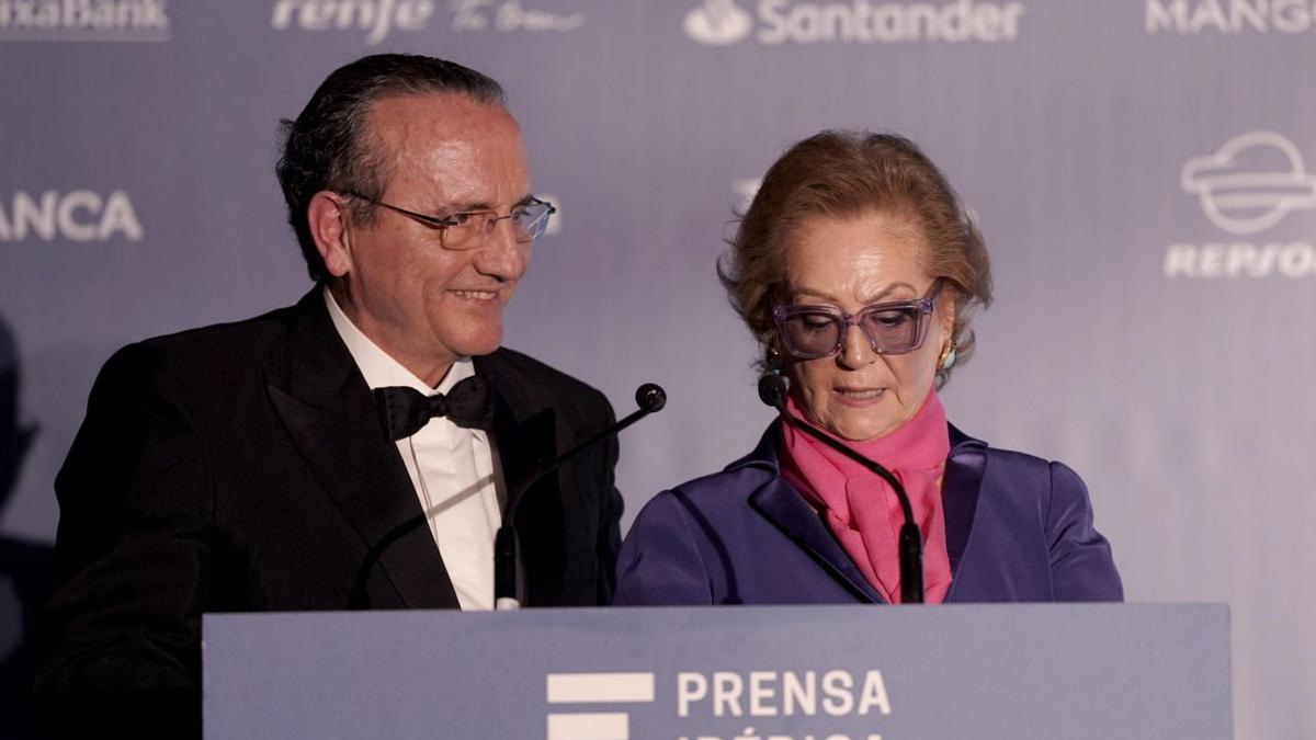 Javier Moll, presidente de Prensa Ibérica, y Arantza Sarasola, vicepresidenta