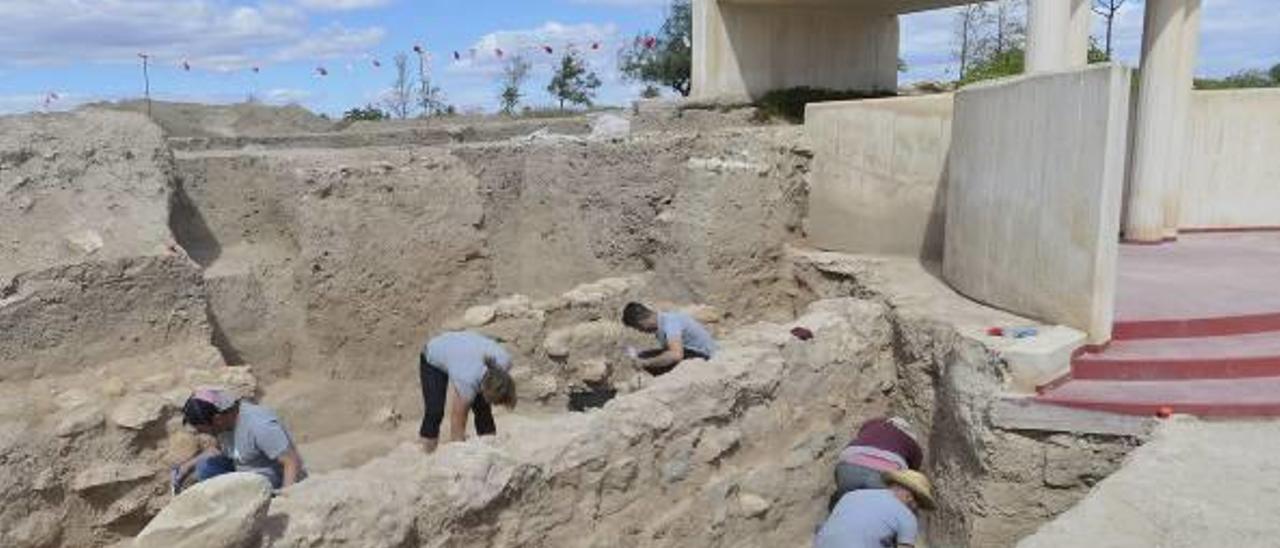 Trabajos de arqueología ayer en La Alcudia.