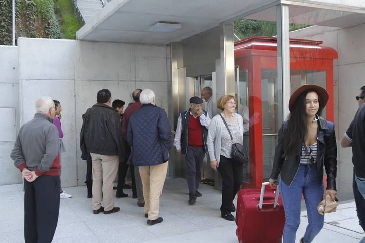 El primer ascensor urbano de Vigo ya está en marcha