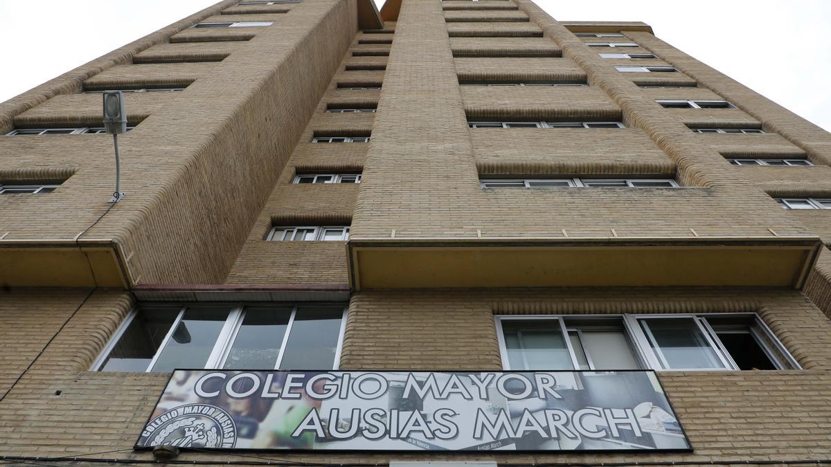 Fachada del Colegio Mayor, cerca de Tarongers.