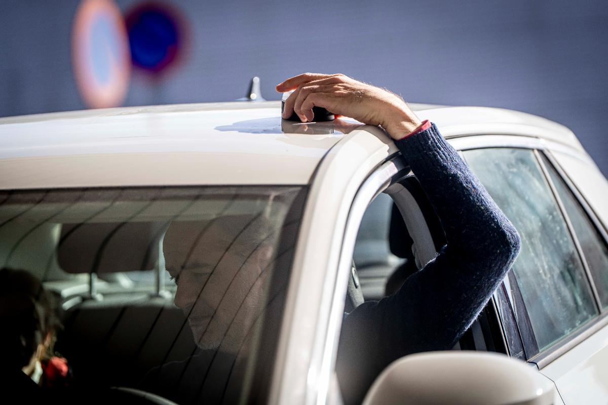 Primer día de aplicación de la nueva medida de llevar baliza V16 obligatoria en el coche