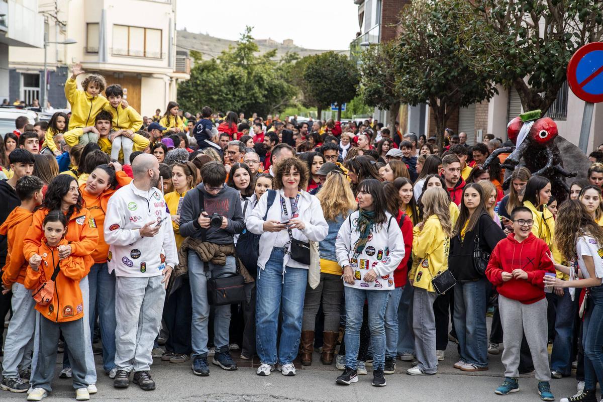 Imatges de l'estrena dels nous gegantons de l'Agrupació Sardanista de Súria, el Miquel i la Maria