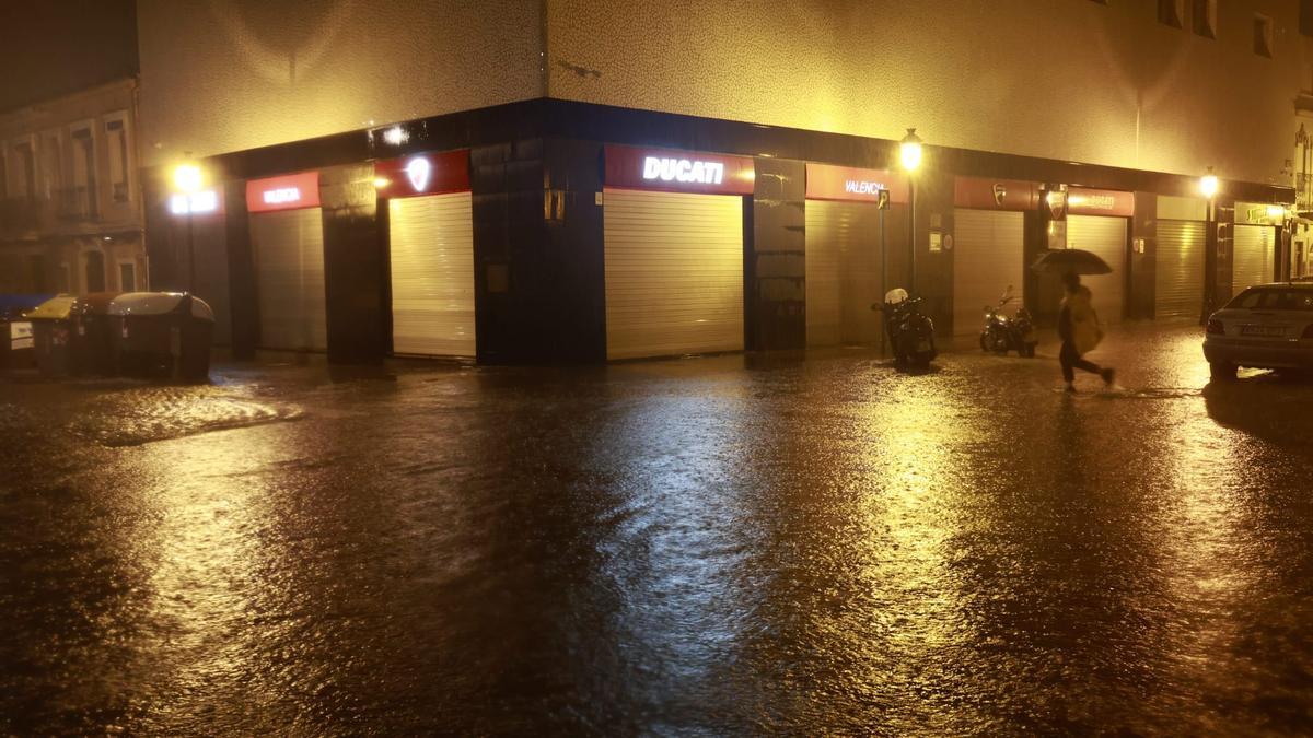 Las calles de València, anegadas por las lluvias