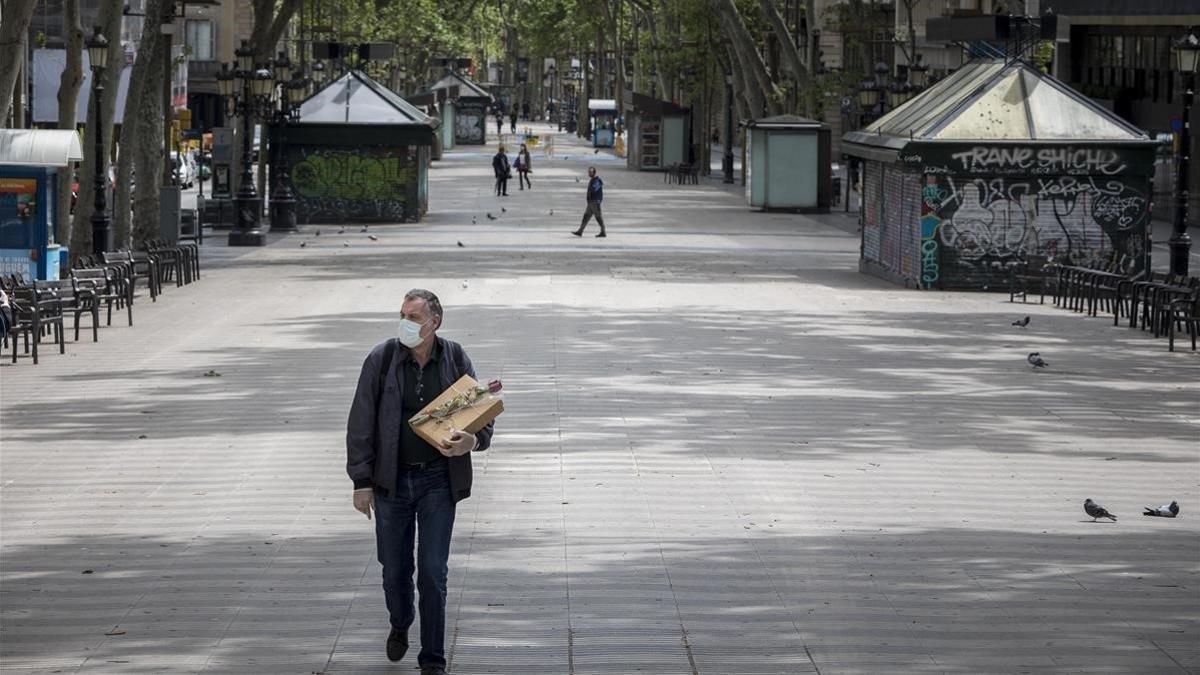 La Rambla de Barcelona, casi desierta, este insólito Sant Jordi.