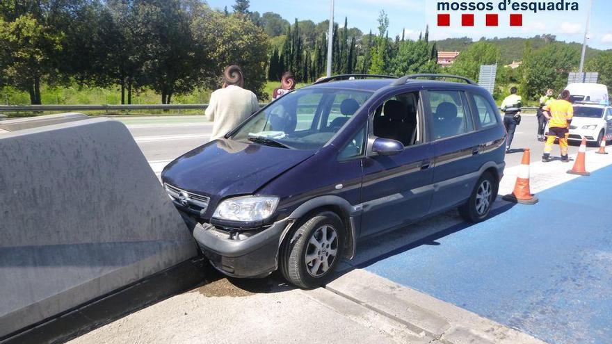 El vehicle accidentat al peatge de Girona Nord